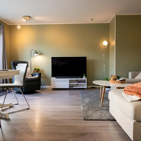 House With A Balcony View Of The Mountains * Tromsø